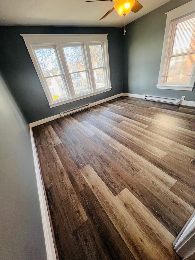 Building Photo - 545 Benton St Unit 2