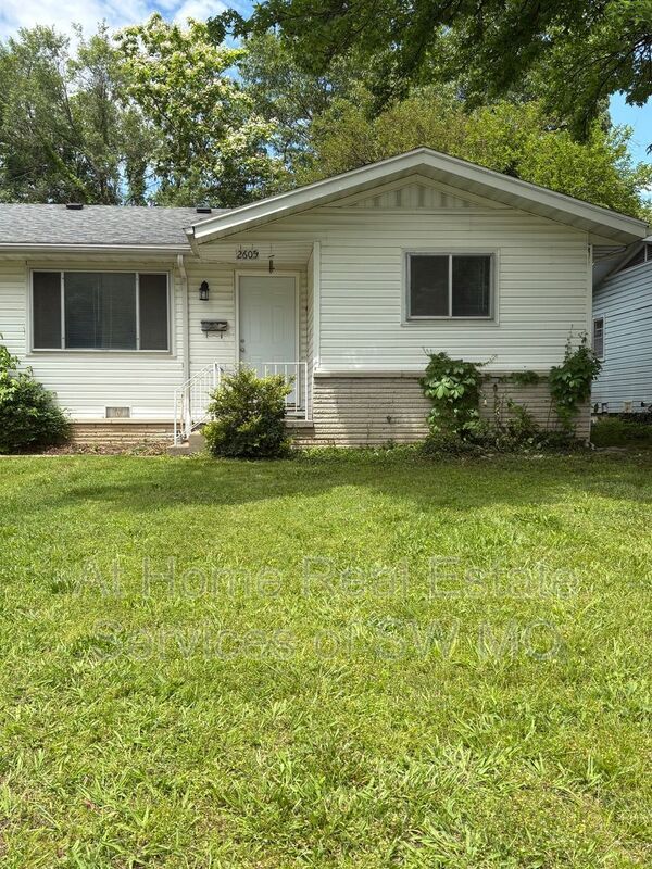 Photo - 2605 E Linwood St Condo