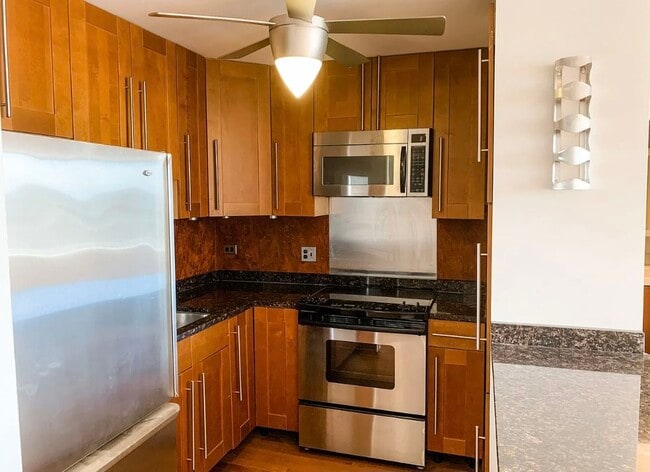 Building Photo - 70 W Burton Pl Unit # 01608