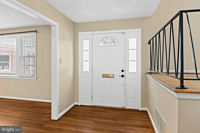 Photo - 6926 Whitehall Pl