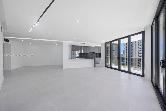 Photo - 20281 E Country Club Dr Unit 1008