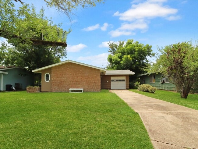 Building Photo - 205 Highland Dr Rental