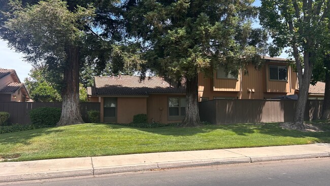 Building Photo - 4002 Elmo Loop
