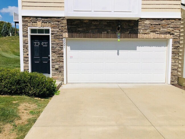 Photo - 4 bed/3.5 bath Townhouse in Suncrest Village - July 27th