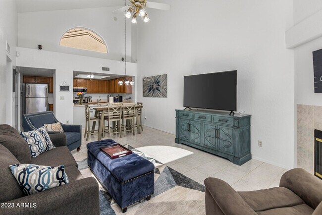 Photo - 2100 W Lemon Tree Pl