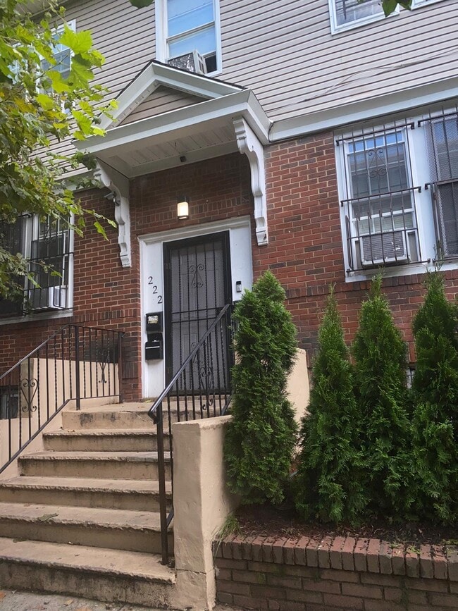 Photo - 222 S 8th St Unit 1G