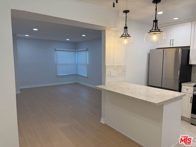 Building Photo - 4125 W Toluca Lake Ave