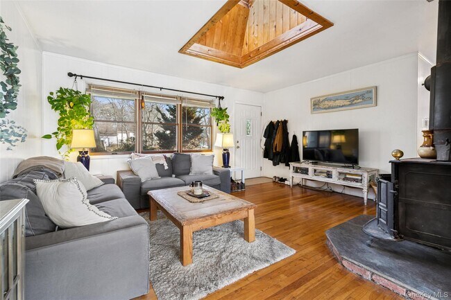 Photo - 5 Rutyna Cir