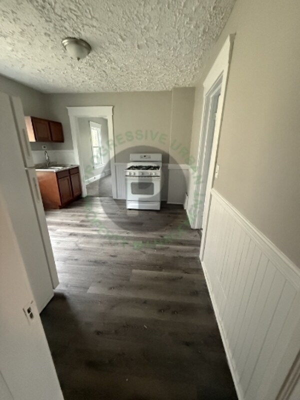 Photo - 10303 Sophia Ave