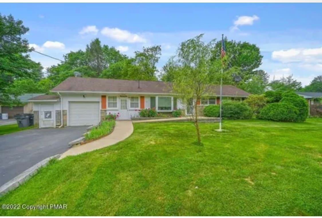 Photo - 400 Hemlock Dr