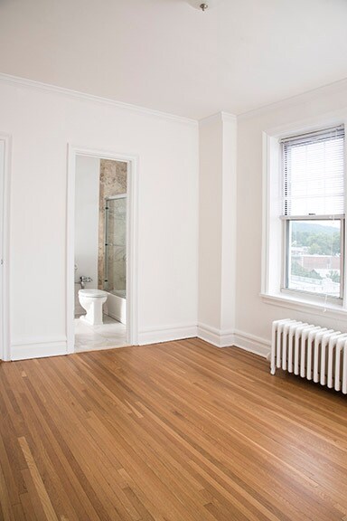Bedroom/Bathroom - 3 Rm, 1 Bd, 1 Ba