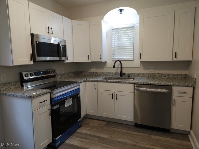 Photo - 661 Sumner St