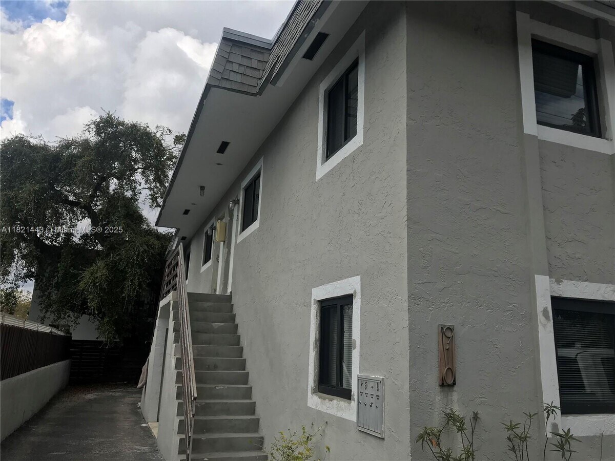 Photo - 910 SW 4th Ave Condo Unit 1