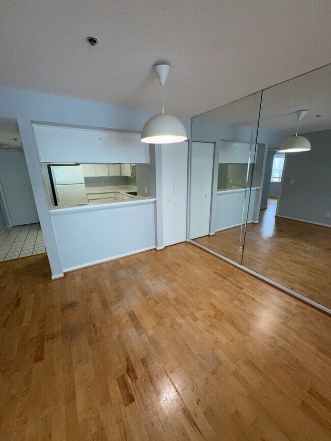 "Charming 2-Bedroom Haven in Heart of Tampa with Modern Comforts – 897 Sq Ft of Cozy Living!"