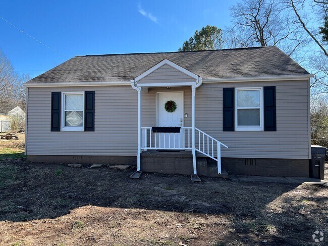 Building Photo - Knoxville 37920 - 2 bedroom, 1 bath home -...