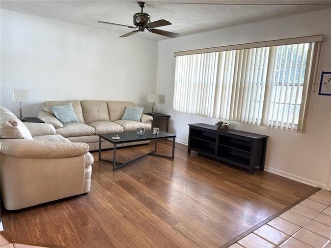 Photo - 1902 Bermuda Cir Unidad E1