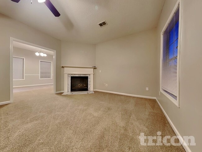 Photo - 5774 Broadleaf Way