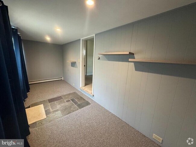 Building Photo - 923 E Pleasant Ave Unit 1ST FLOOR Rental