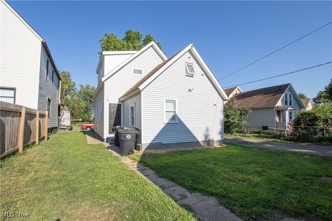 Photo - 3214 W 61st St Apartment Unit 2