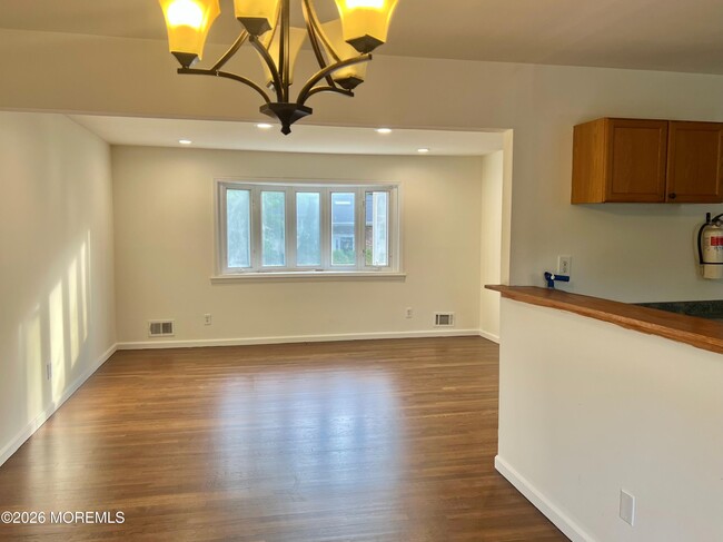 12 White Dr