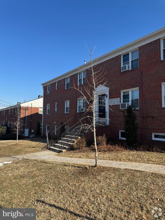 Building Photo - 131 S Courthouse Rd Unit 1