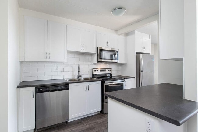 Building Photo - 19-21 Dalegrove Dr