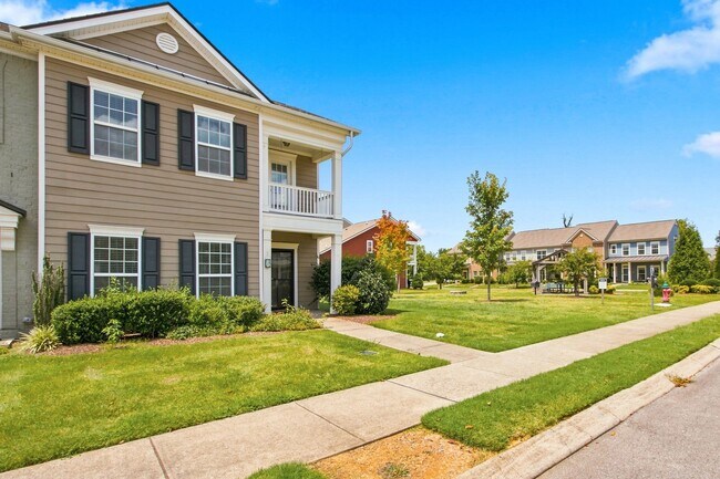 Photo - 2055 Hemlock Dr