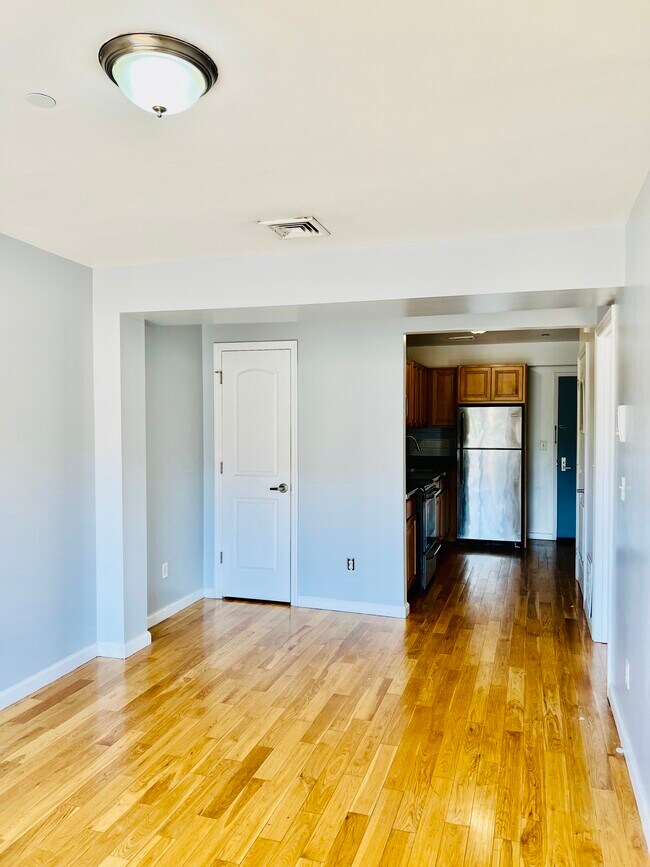 Photo - 143 Main St Unidad 2D