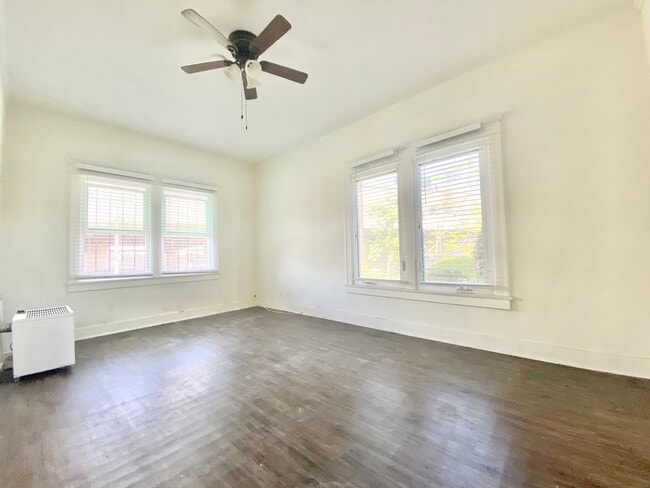 Photo - 563 N Heliotrope Dr