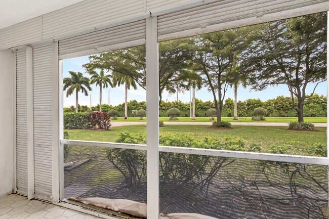 Photo - 549 Fanshaw N