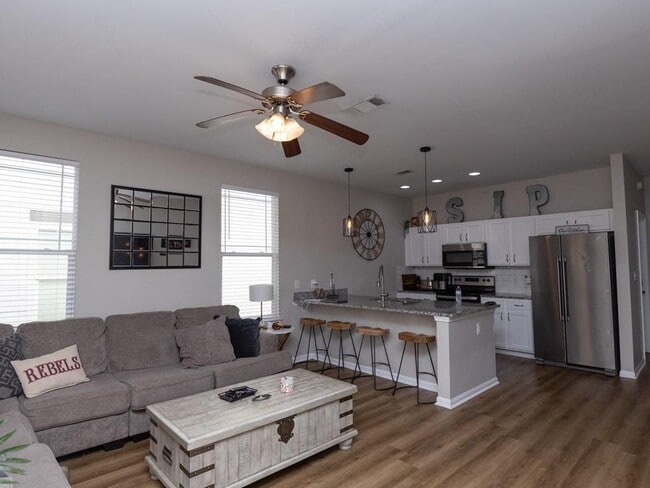 Photo - 516 Olive Branch Way