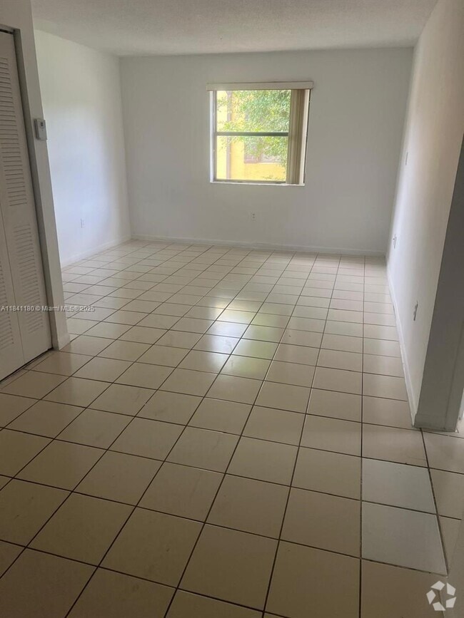 Building Photo - 560 NW 114th Ave Unit 102 Rental