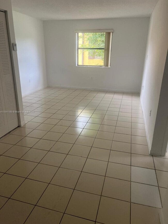 Photo - 560 NW 114th Ave Unidad 102 Rental