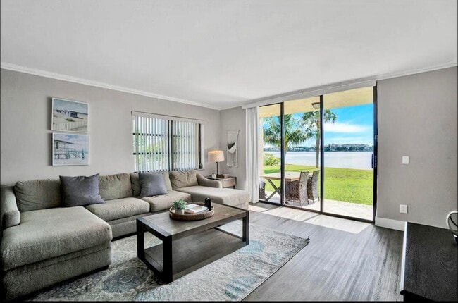 Photo - 300 Croton Ave Unidad 102