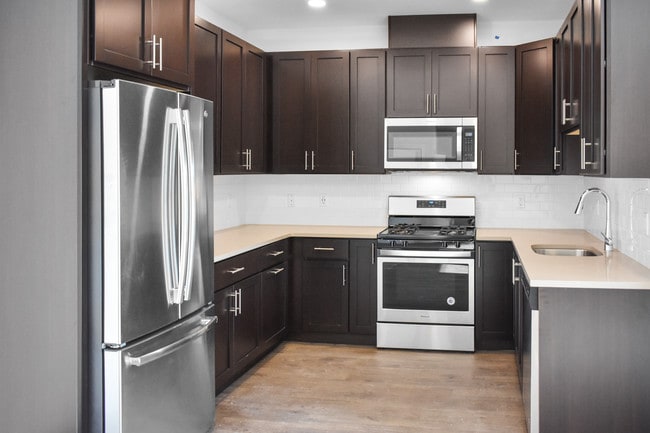 Photo - 745 Hamilton