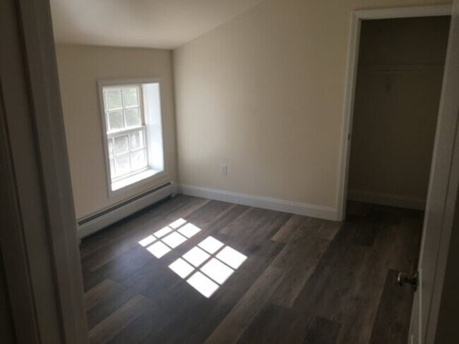 323-325 College Street, Unit 12