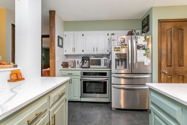 Photo - 5 Bed 3 Bath Home
