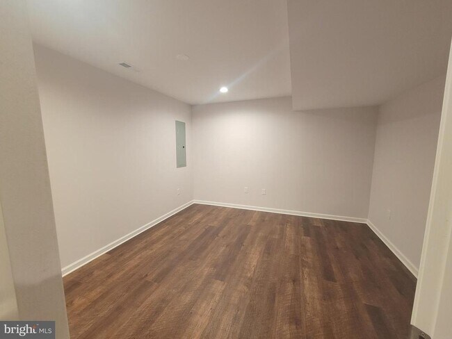 Photo - 328 W 11th St