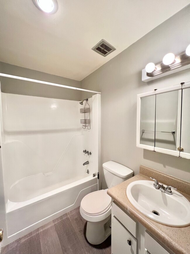 Crestmoor Apartments
