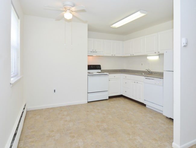 Sample Kitchen - Independence Crossing Apartments