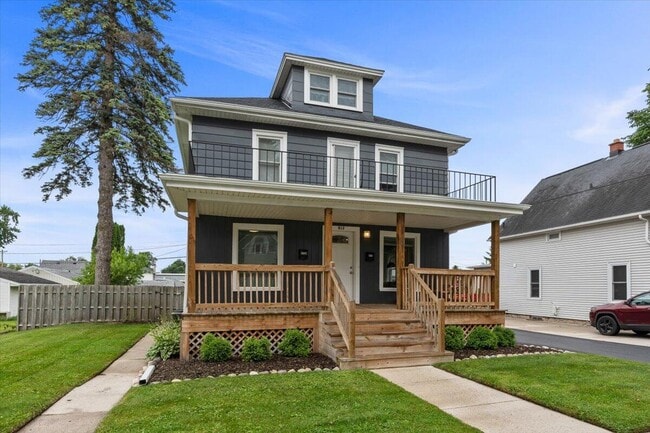 Building Photo - 812 Detroit St Unit 812 a Rental
