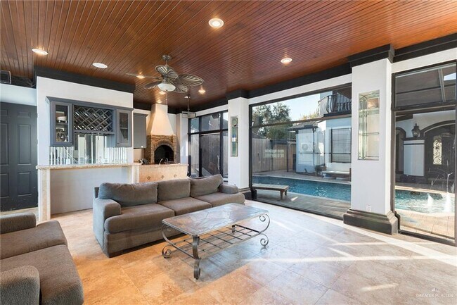 Photo - 25 Ebony Ave