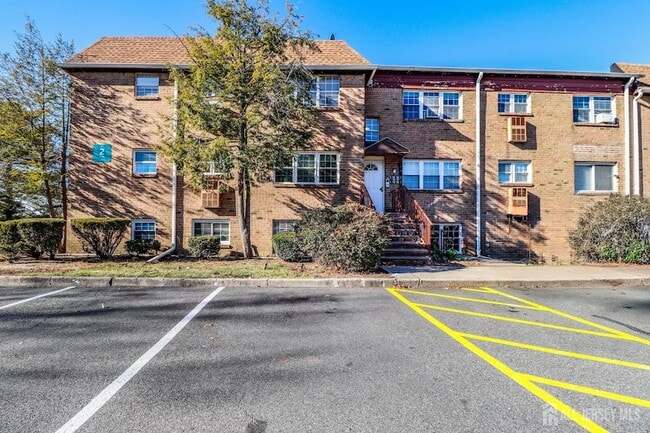 Building Photo - 18 College Dr Unit 18