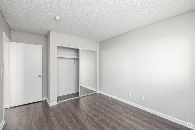2BR, 1BA - 700SF - Bedroom