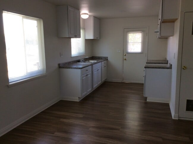 Photo - 1140 W Ovington St