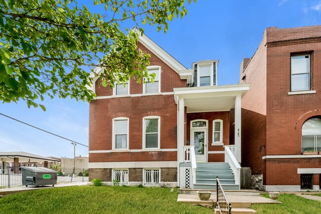 Building Photo - Fantastic 3bd/2ba home! Coming soon!