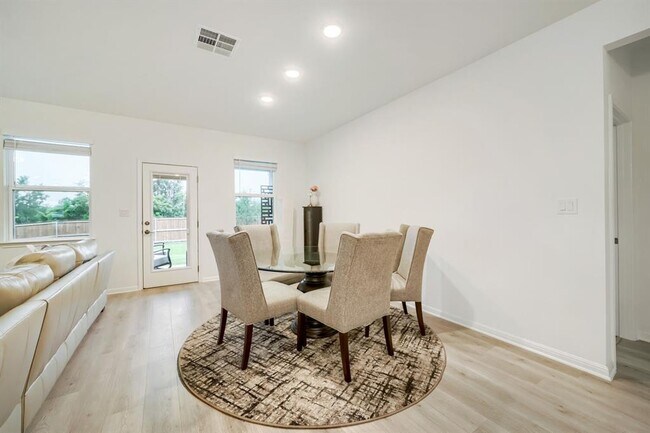 Photo - 1809 Lorant Ln