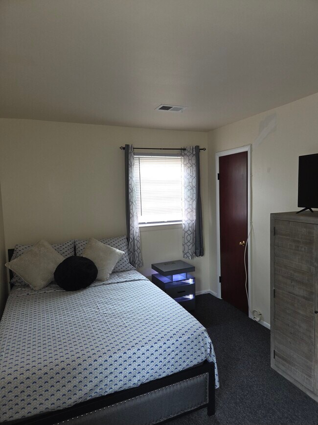 Photo - 213 E 9th Ave Unit 3 bedroom apartment