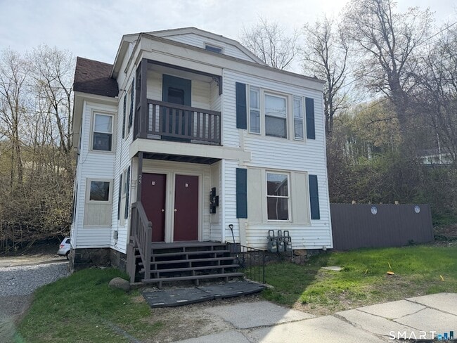 Building Photo - 25 Lake St