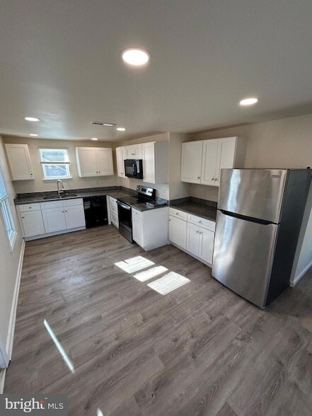 Photo - 34565 Main St